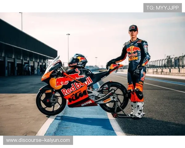 MotoGP赛场风云再起顶级车手激战升级新赛季冠军悬念持续升温引发全球车迷热议